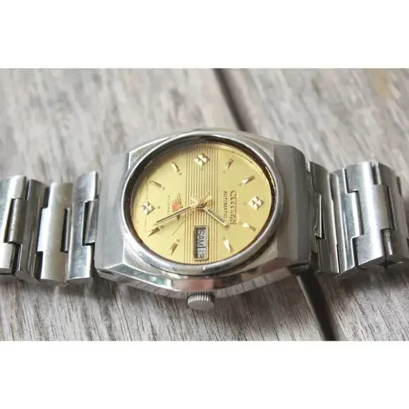 Vintage 1972 Citizen Automatic Mens Silver Watch W/daydate & Gold accents - Picture 4 of 8